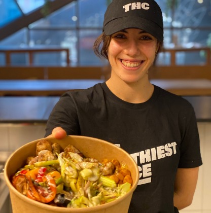 Jessica Chica, fundadora de The Healthiest Choice, amb un dels nostres plats